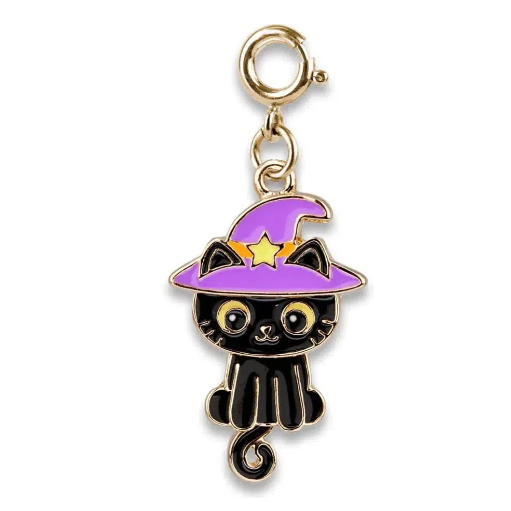 The black cat charm, part of the CHARM IT! collection, sports a purple witch hat adorned with a yellow star and is secured by a metal clasp. This delightful accessory is perfect for your charm collections.